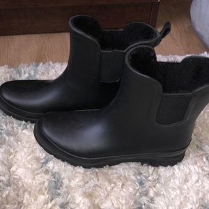 black rain boots